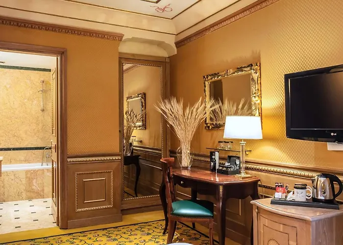 River Palace Hotel
